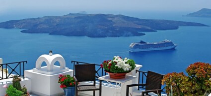 Boat tours and cruises in Santorini